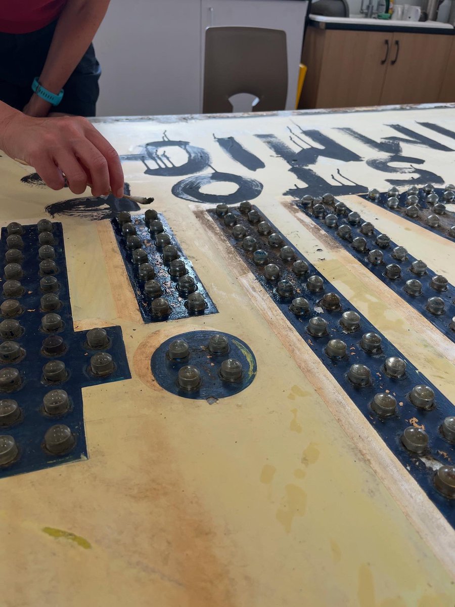 toujoursbizarre tweet media