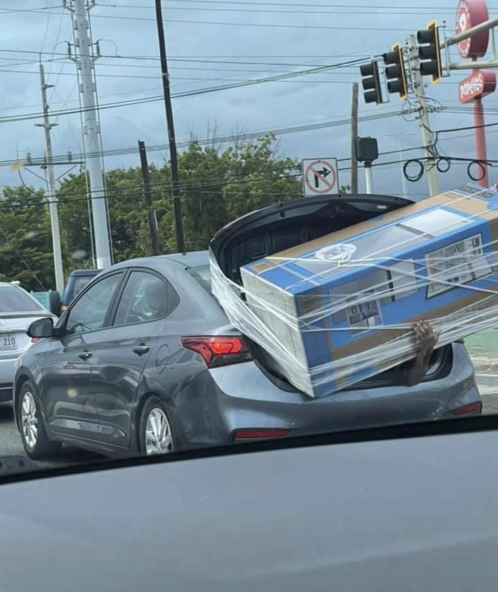 Justpeachy10101's tweet image. When there’s a huge sale and only one left. Sadly, there’s no free delivery
