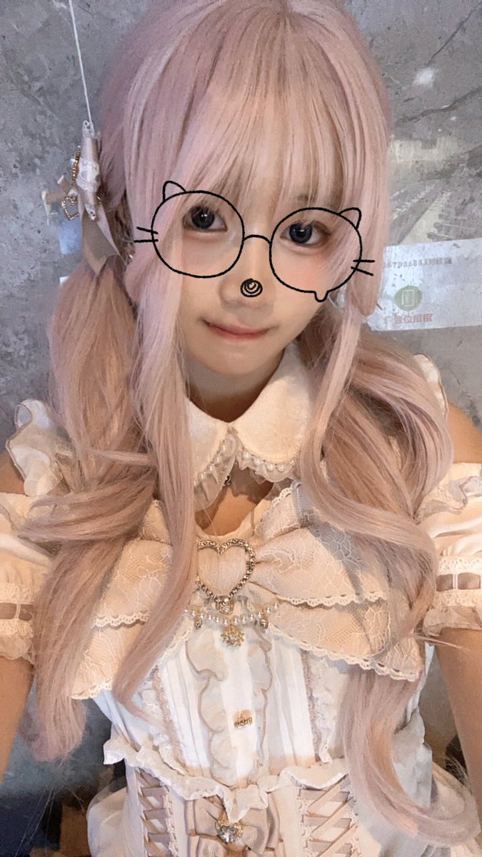 wakamebubble's tweet image. Hi guys,massive THANK YOU for not forgetting about me! 💖 Haven't disappeared, just buried in books for my Dec exams! 📚😵💫
I promise once it’s over,I’ll be back with new Fortnite cosplay & artwork!😉
Miss you all and thanks again for remembering me! (≧ω≦)/💓