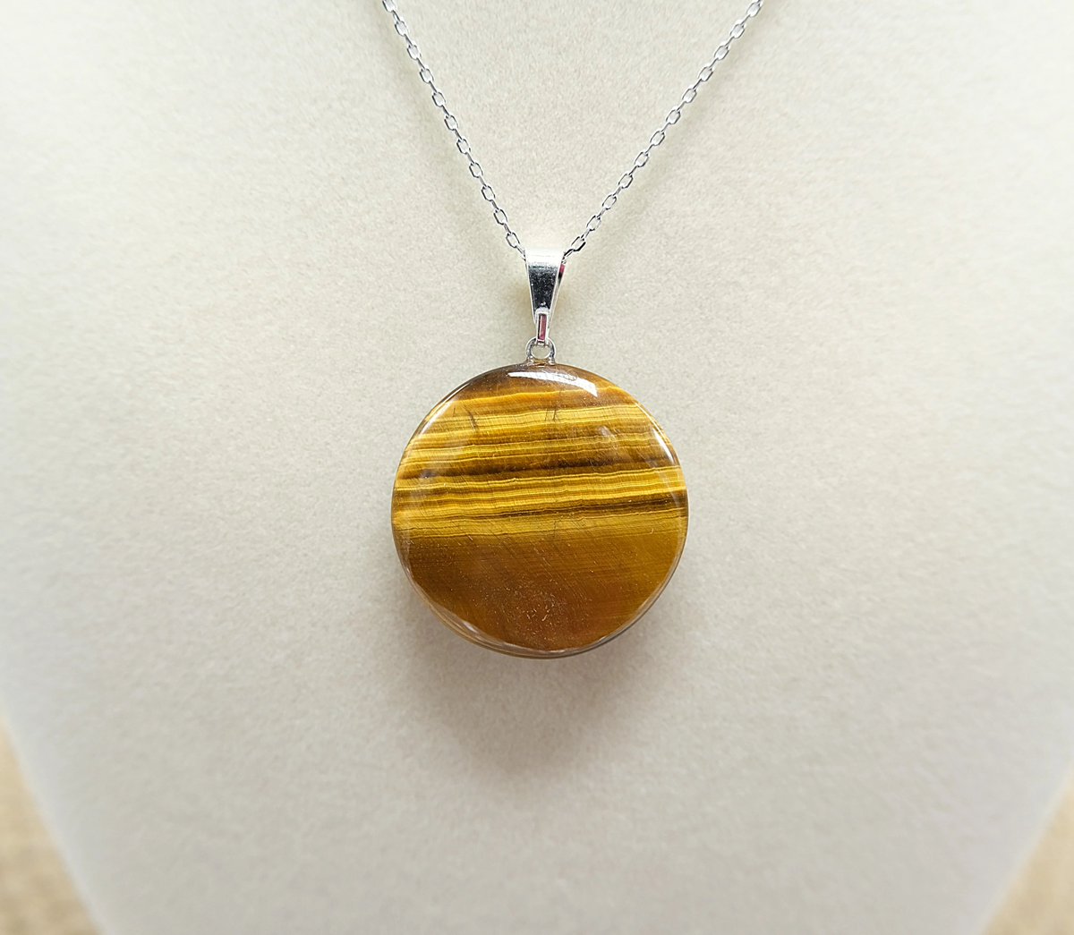 elevateandalign's tweet image. 20% off - Tiger's Eye Crystal Round Pendant Necklace
#tigerseye #necklace #tigerseyependant
elevateandalign.com/products/tiger…