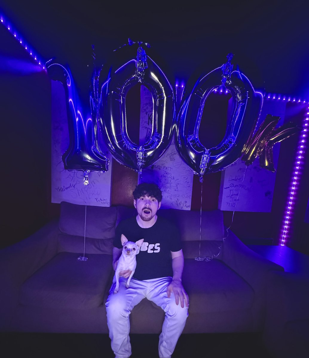 100k Monthly Listeners 🤯

You all are amazing!!!

<a href="/Hiitssidney/">Sid 🌸😈✨</a> surprised me with balloons and this oversized albino rat (his name is poopy)

Tell him hi