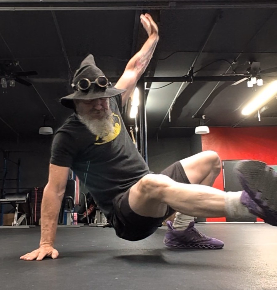 guyhaley3's tweet image. Ta Da!
Being able to do this at 58 years old?
Priceless!

5 years ago couldnt do 1 pushup.
Walk around the block would do me in. 
2.5 years stroke recovered ,5 years sober off rum and meth.
4 years off of ciggs.
Loving old age now.
Zero meds.
Went carnivore after the stroke.
Won.