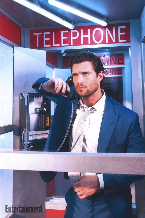 ProtectorKalEl's tweet image. Hard to find telephone booths outside of Metropolis.