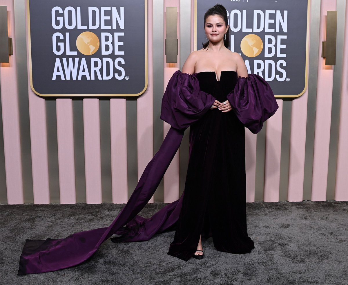 marieadios's tweet photo. @downselenag minha contribuição. pra mim o do met gala 2018 é o pior https://t.co/vDDtnnTgMi