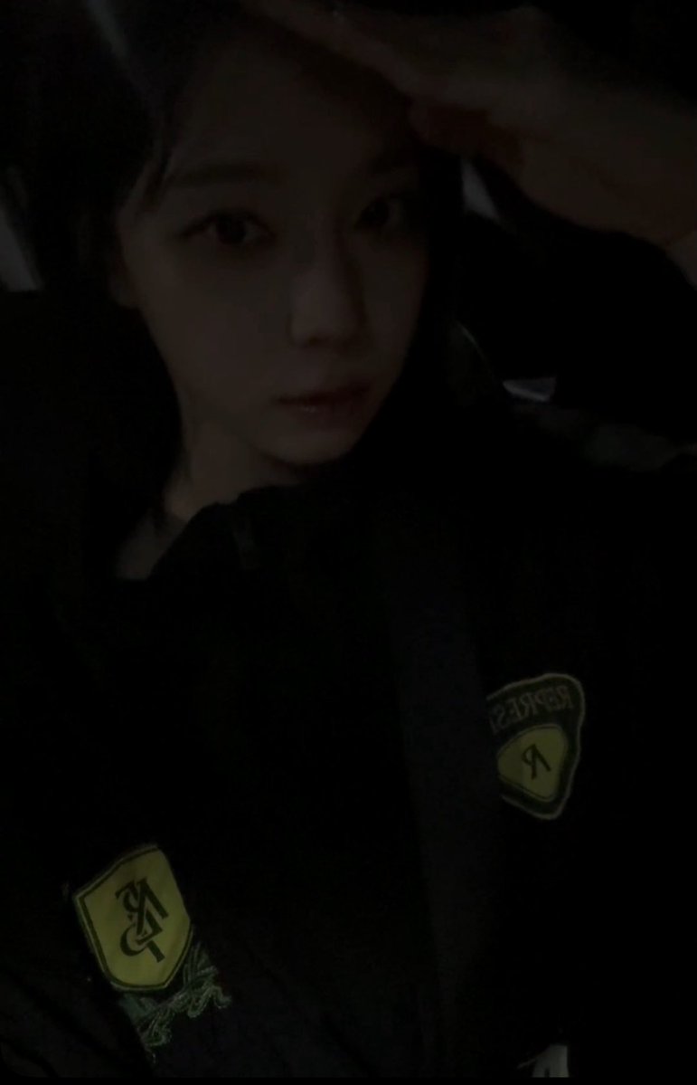 wtrstarlight's tweet image. Me when a bad bitch tells me to do something