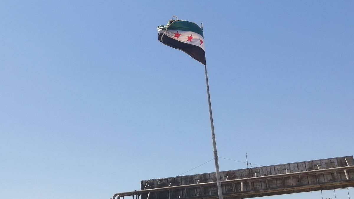 __freedomm's tweet image. كل مابشوف علمنا يرفرف بترجعلي فرحة التحرير من اول وجديد منظر مابينشبع منو