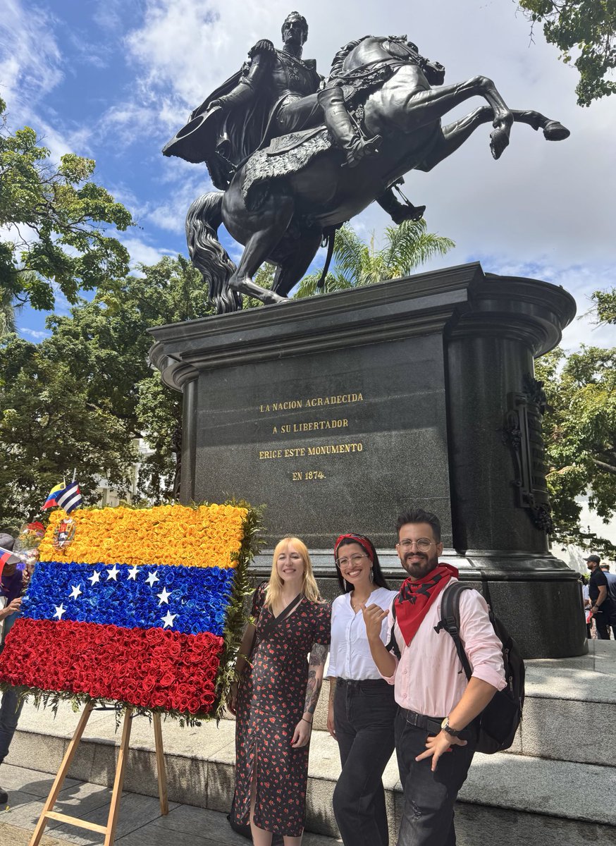 Bolívar sigue alzando su espada.
Nosotrxs seguimos alzando la verdad.
¡Aguante el periodismo militante!

🇻🇪 <a href="/irezugasti/">Zugasti</a> <a href="/DianaAlfonso91/">Diana Carolina Alfonso</a> 🔻
