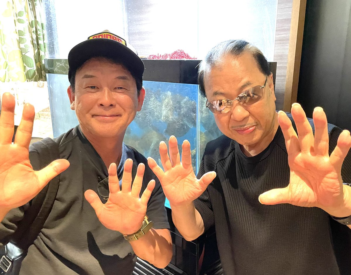 yokonandes's tweet image. 【ハンドパワー！】去年に引き続き…マジック界のレジェンド「Mr.マリックさん」と呉で食事を。せっかくだからと…今回は呉のホテルに宿泊。明日7月26日(土)は…世界で活躍するマジシャンが呉に集結「Mr.マリック 超ふしぎの館2」でゆるっと司会を！こうなると仕事というより…ほぼ趣味！