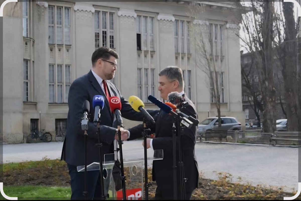 lazkrozlaz's tweet image. Da li se sjećate kada je bezumnik Milanović kršeći Ustav RH,kao predsjednik države uletio na presicu "Rijeka govana SDPa"i proglasio se Premijerom i Predsjednikom?? Tada su si ti maloumnici iz SDPa potpisali smrtnu presudu glumeći da se ništa ne događa. Sada jedu ta govna.