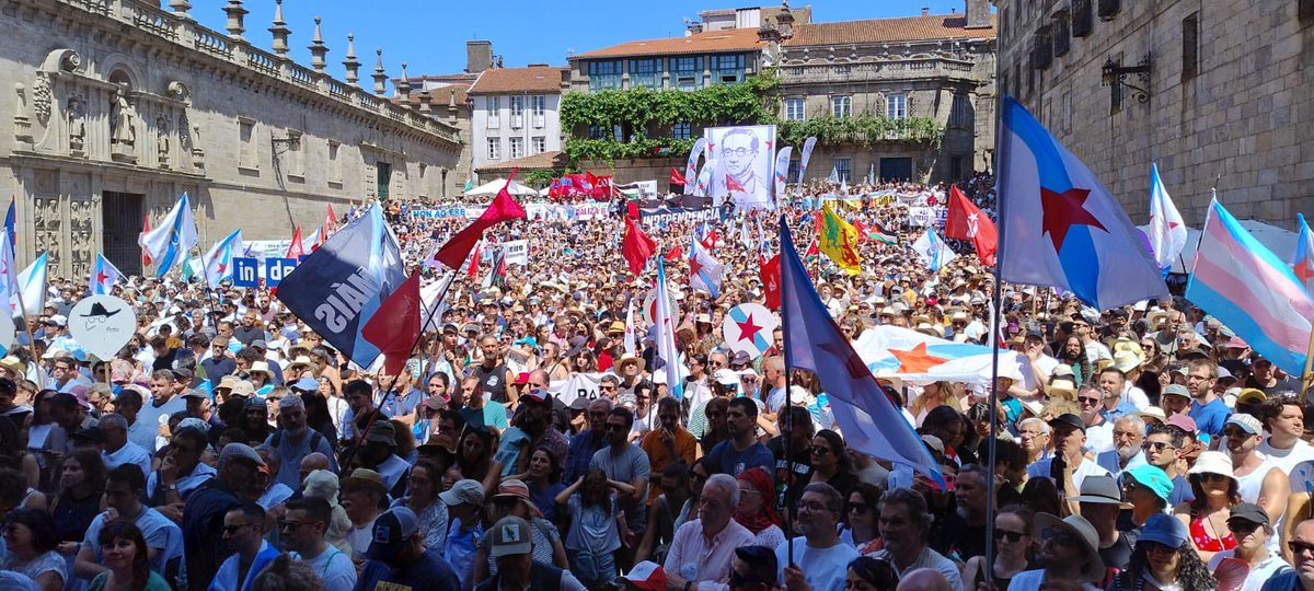 Adrià Guevara (@adriaguevara_) on Twitter photo Som a Santiago de Compostel·la per celebrar el Dia de la Patria Galega amb companys i companyes de lluites sobiranistes i independentistes d’arreu.
Grazas <a href="/obloque/">BNG - Bloque Nacionalista Galego</a>, <a href="/anamirandapaz/">Ana Miranda</a> i <a href="/montseprado/">Montse Prado</a> pola invitación! 😍 Som a Santiago de Compostel·la per celebrar el Dia de la Patria Galega amb companys i companyes de lluites sobiranistes i independentistes d’arreu.
Grazas <a href="/obloque/">BNG - Bloque Nacionalista Galego</a>, <a href="/anamirandapaz/">Ana Miranda</a> i <a href="/montseprado/">Montse Prado</a> pola invitación! 😍