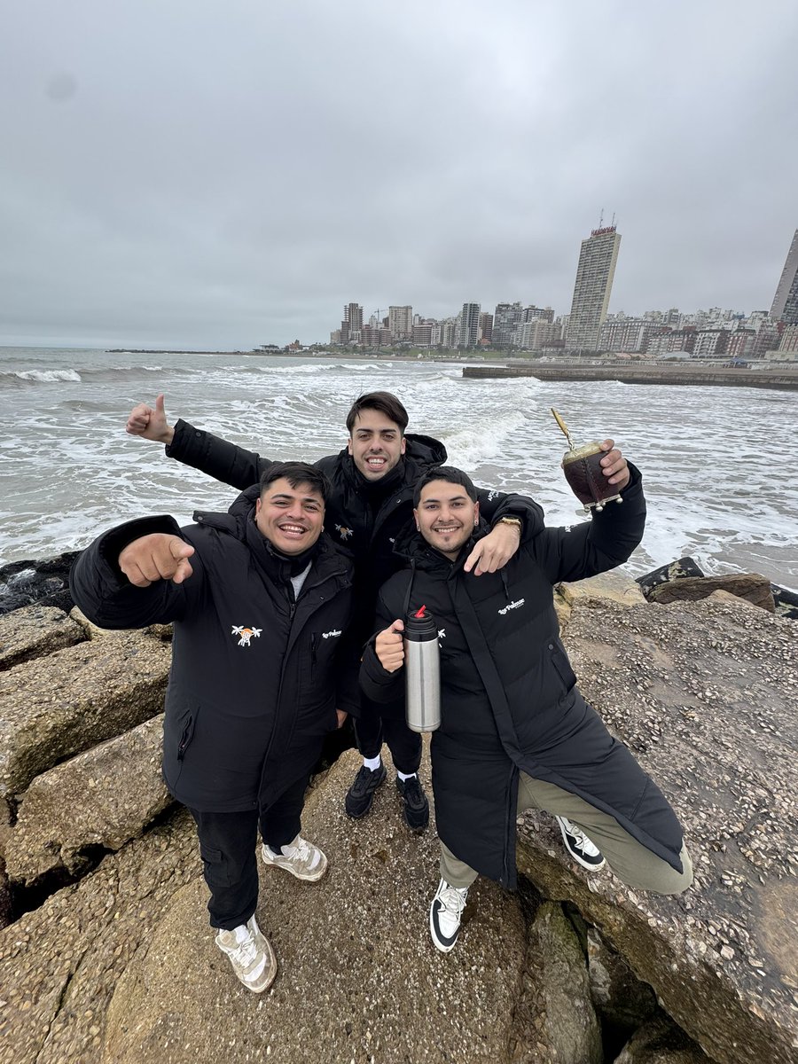 ¡Ya estamos en #MarDelPlata! 🌊⛱️
Nos encontramos esta noche en #BrewHouse para bailar y cantar 😎🍻🌴