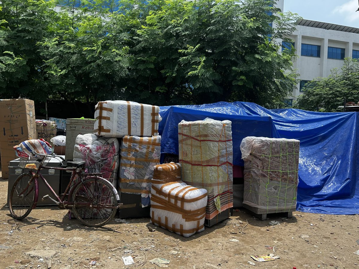 phoenix_wing16's tweet image. Bengali Market in Gurgaon once filled with love and joy now stands empty.
Almost all people have left from here.
Stop abusing and harassing Bengali Muslims.