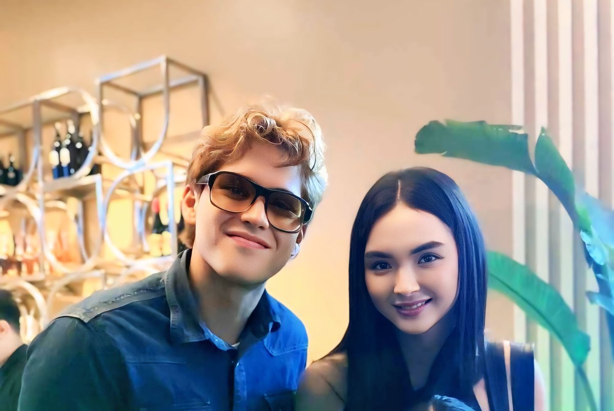 TeamKaiKyleOFC's tweet image. Inday and Dodong, you two have no idea how much happiness you brought us today. The interaction, the photos, the presence... you two made our whole day without even knowing it. We love you, Kai and Kyle. See you on Showtime tomorrow!
KAIKYLE STRING OF FATE
#KaiKyle