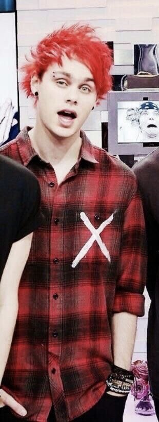 CALMDAlLY's tweet image. rip red x flannel 2014 will miss you 💔