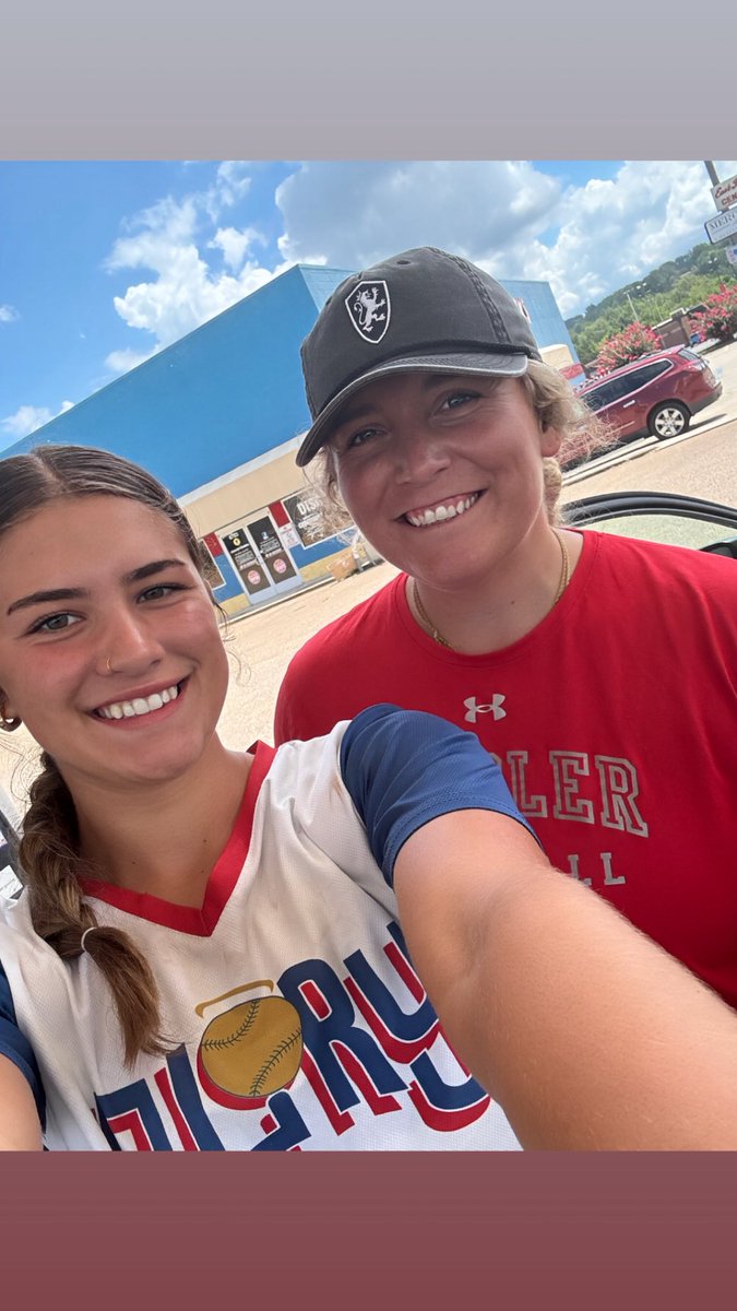 Met <a href="/kayleeallen88/">Kaylee Allen</a> today so awesome! Playing on field 1 at 2:30 Camp Jordan btw 👀😂
<a href="/TXGloryNEOK/">Texas Glory NEOK</a>