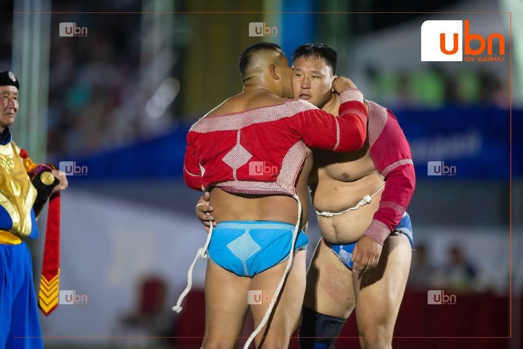 Bodonjav1's tweet image. Гэхдээ би энэ залууг цолоо л битгий хураалгачихаасай гэж бодоод байх юм
Батсуурь аварга шиг 11 сараар эрхийг нь хасвал хасаад тэгээд өнгөрөөсэй.