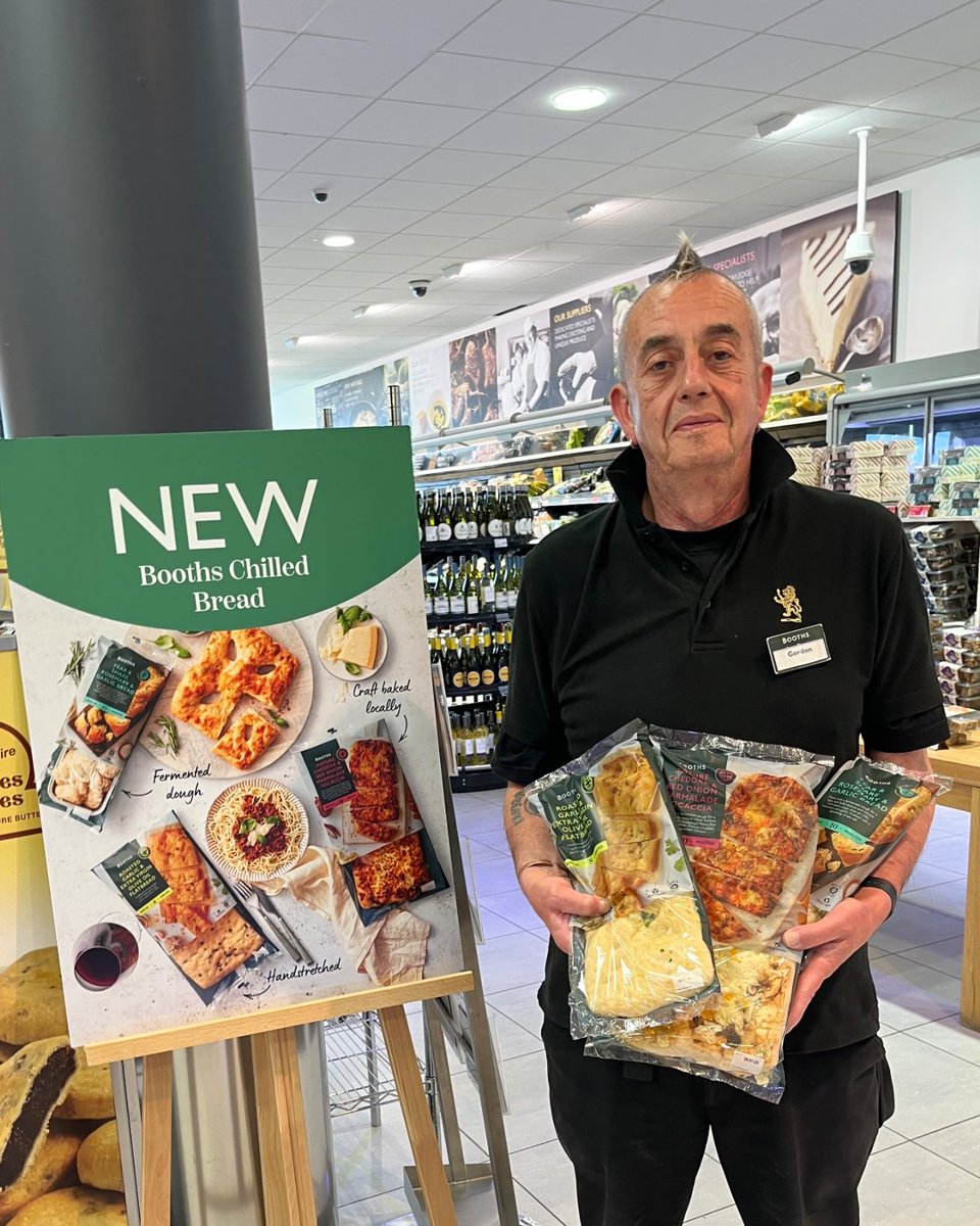 BoothsCountry's tweet image. Have you tried any of our new chilled bread range?
Gordon at Penrith loves the Tear & Share Rosemary and Garlic bread to go with a Friday night pizza 😋🍕