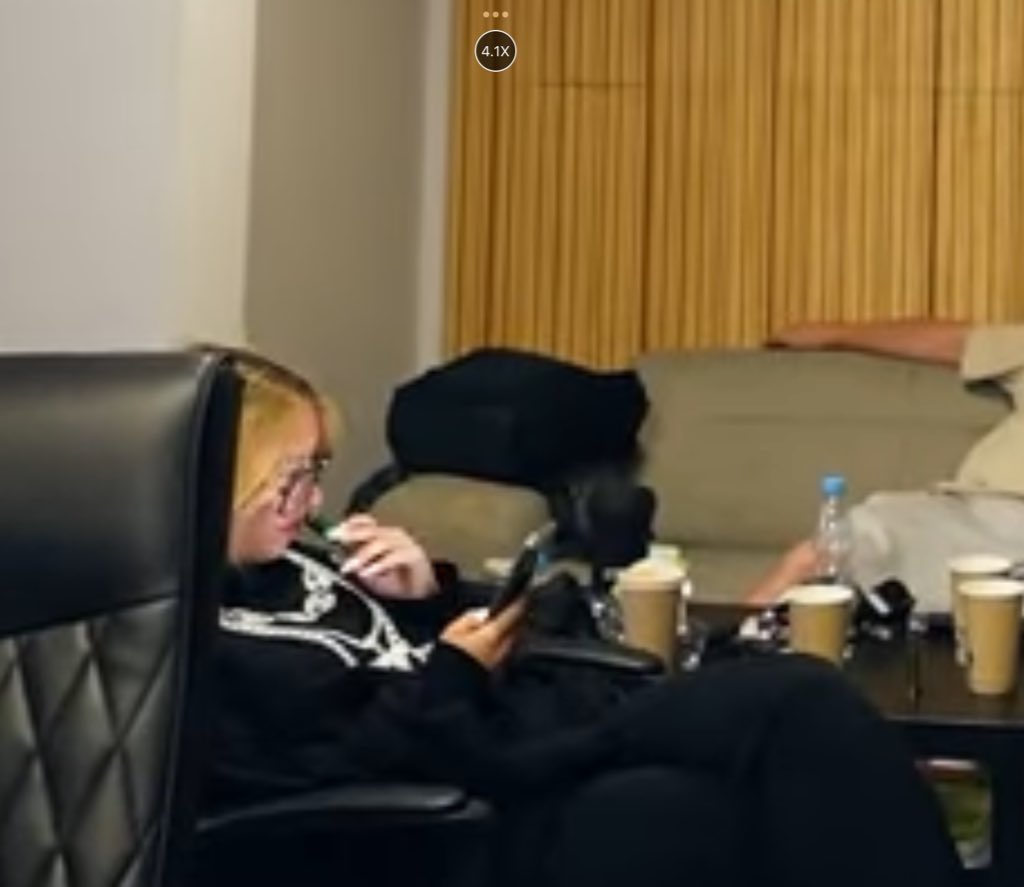 TswWini's tweet image. Słowami klasyka.
Malwinka, Co na grzale wariacie?🤙
#faza #t5m3 #baza