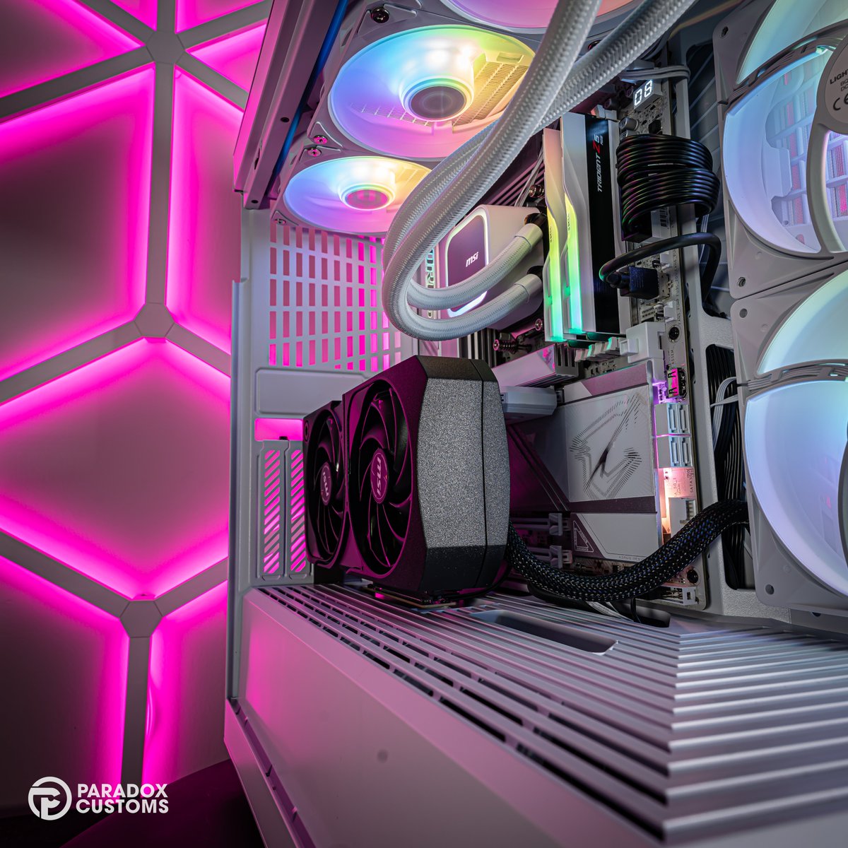 Brparadox's tweet image. You get this PC for free..
BUT you have to give it away to someone..
Who is it 👇