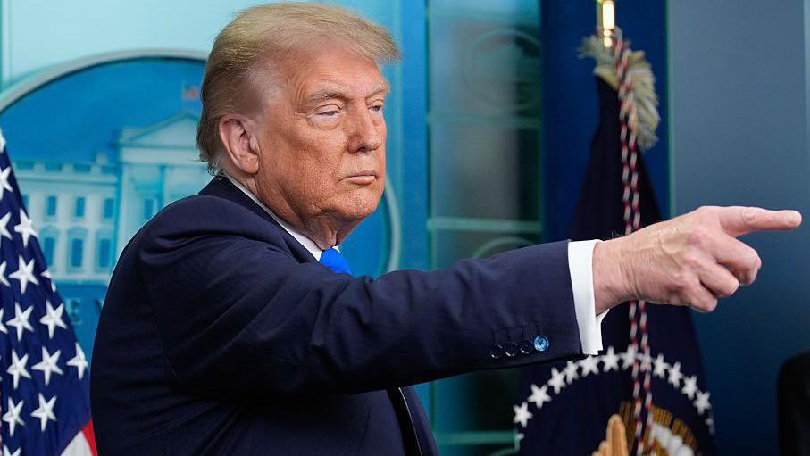 🚨Alert: President Trump says he will release the Epstein List, a list of individuals who used Jeffrey Epstein services. Top of the list - Bill Clinton!!