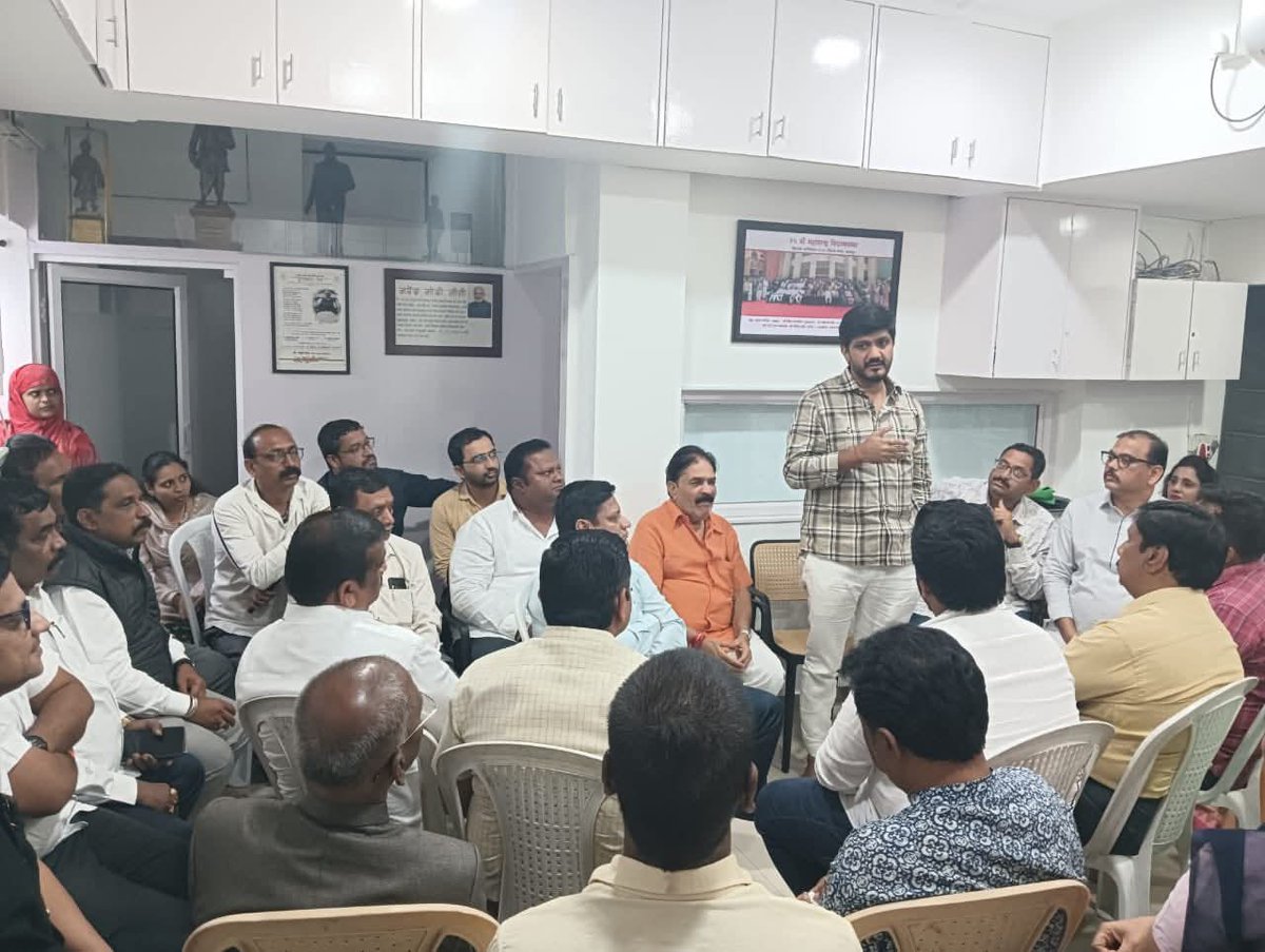 SidShirole's tweet image. केंद्रीय मंत्री आणि पुण्यनगरीचे खासदार मा. मुरलीधर अण्णा मोहळ यांच्या येत्या रविवारी होणाऱ्या जनता दरबार संदर्भातील महत्त्वाची कामकाजाची बैठक आपल्या जनसंपर्क कार्यालयात पार पडली.

या बैठकीत प्रमुख पदाधिकारी आणि कार्यकर्ते उपस्थित राहून आयोजनाची सविस्तर रूपरेषा ठरवण्यात आली.

जनता…