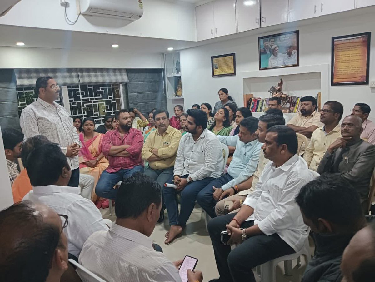 SidShirole's tweet image. केंद्रीय मंत्री आणि पुण्यनगरीचे खासदार मा. मुरलीधर अण्णा मोहळ यांच्या येत्या रविवारी होणाऱ्या जनता दरबार संदर्भातील महत्त्वाची कामकाजाची बैठक आपल्या जनसंपर्क कार्यालयात पार पडली.

या बैठकीत प्रमुख पदाधिकारी आणि कार्यकर्ते उपस्थित राहून आयोजनाची सविस्तर रूपरेषा ठरवण्यात आली.

जनता…