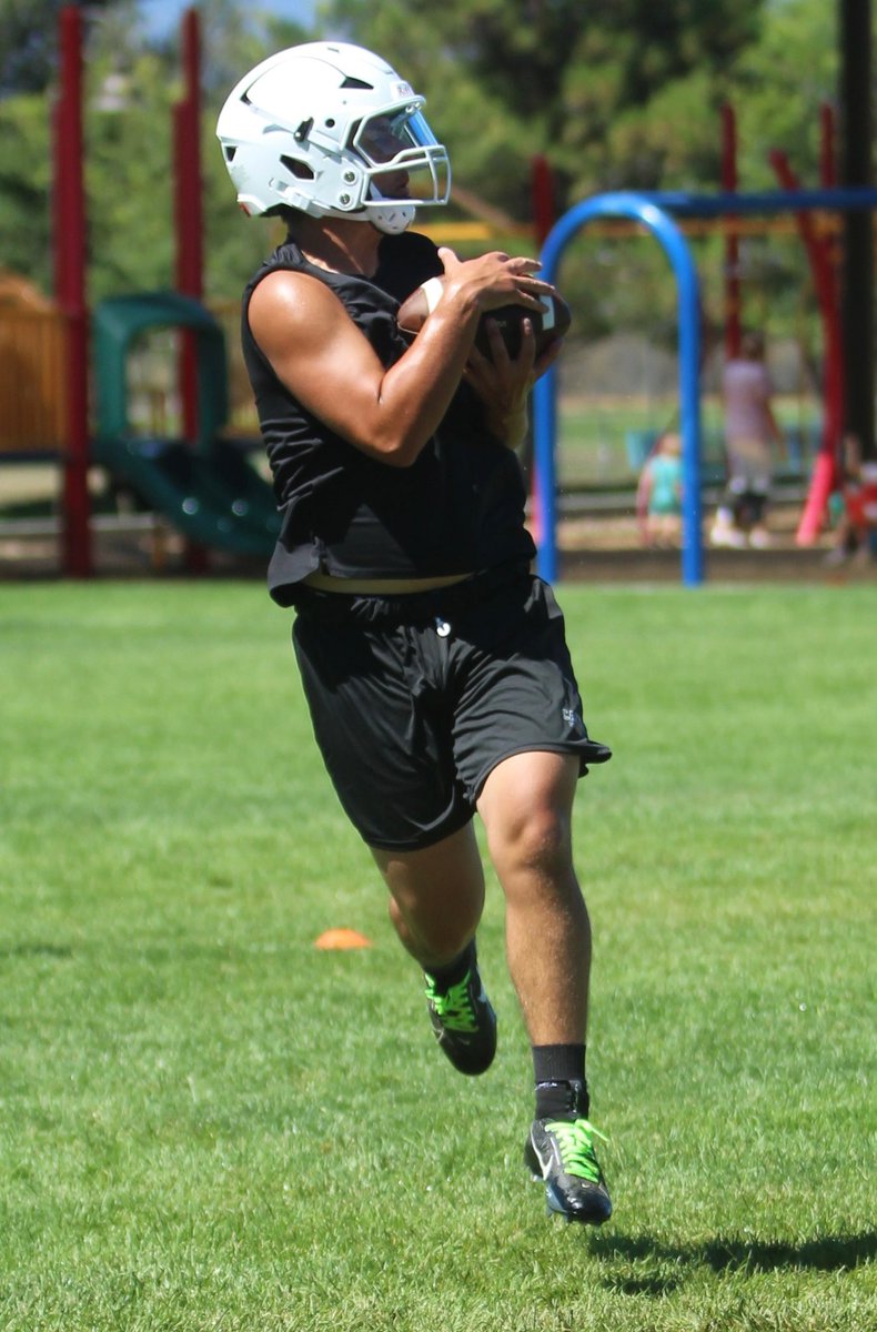 lucasduryea's tweet image. 0 days off. 😤 
#GrindNeverStops #2WayPlayer @SShakir42 @CoachIvie @AllDownHill51 @mykebogan @BrandonHuffman @latsondheimer @247Sports @PrepRedzoneCA @latsondheimer @haleymsawyer @Kaden_Beavers @CoachJFisc @GrantCaserta @Coach_Bussard @coachgeenty @CoachK_UChicago @Coach_Karlson