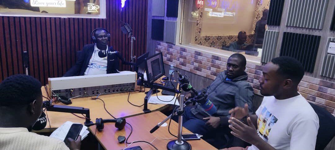 MIRAC2Albertine's tweet image. &quot;Join us LIVE on air! 📻💬 on @SpiceFMHoima , we&apos;ll be discussing &quot;Divorce: Understanding the Causes, Consequences, and Coping Mechanisms&quot; 🤝Tune in for expert insights and call 📞 in to share your ideas.” #Divorce #RadioDiscussion @UHRC_UGANDA @MinistryGender