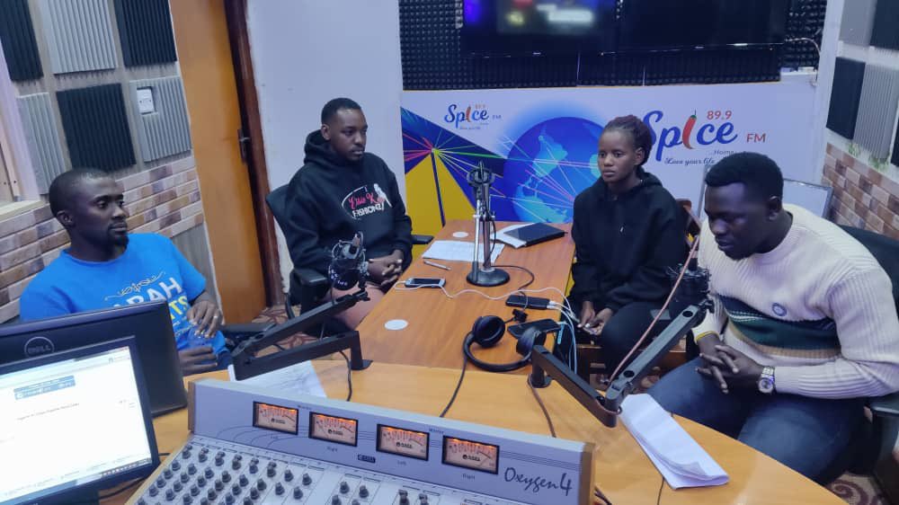 MIRAC2Albertine's tweet image. &quot;Join us LIVE on air! 📻💬 on @SpiceFMHoima , we&apos;ll be discussing &quot;Divorce: Understanding the Causes, Consequences, and Coping Mechanisms&quot; 🤝Tune in for expert insights and call 📞 in to share your ideas.” #Divorce #RadioDiscussion @UHRC_UGANDA @MinistryGender