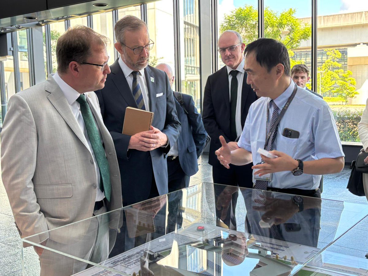 DeptofFHed's tweet image. 🇯🇵On day 2 of his trip, Minister @lawlessj visited RIKEN, Japan’s largest basic & applied science #research centre & home to the world’s fastest supercomputer, FUGAKU.
🌎Ireland’s aim is to emulate this infrastructure to ensure continued #competitiveness @IrishEmbJapan
