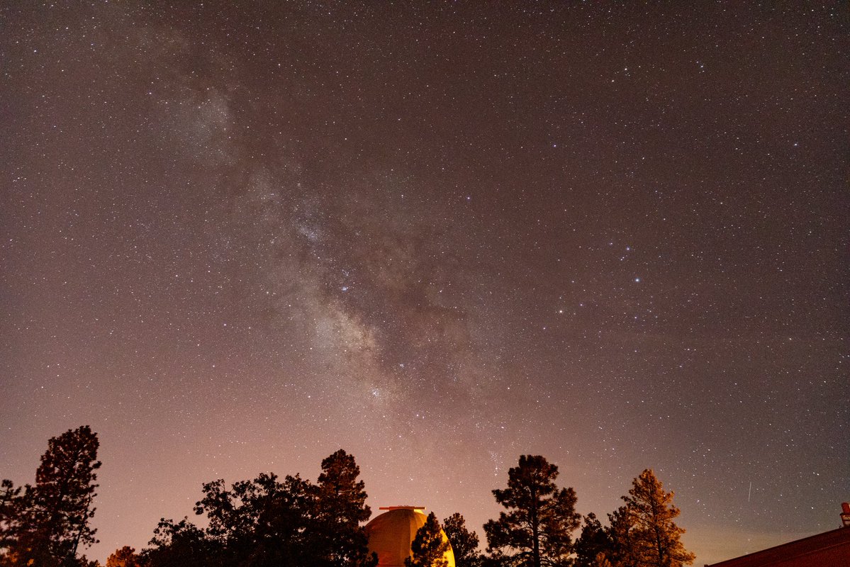 AZStormChase's tweet image. The Milky Way shining brilliantly above the distant light pollution of Phoenix last night from the Lowell Observatory in Flagstaff. #azwx