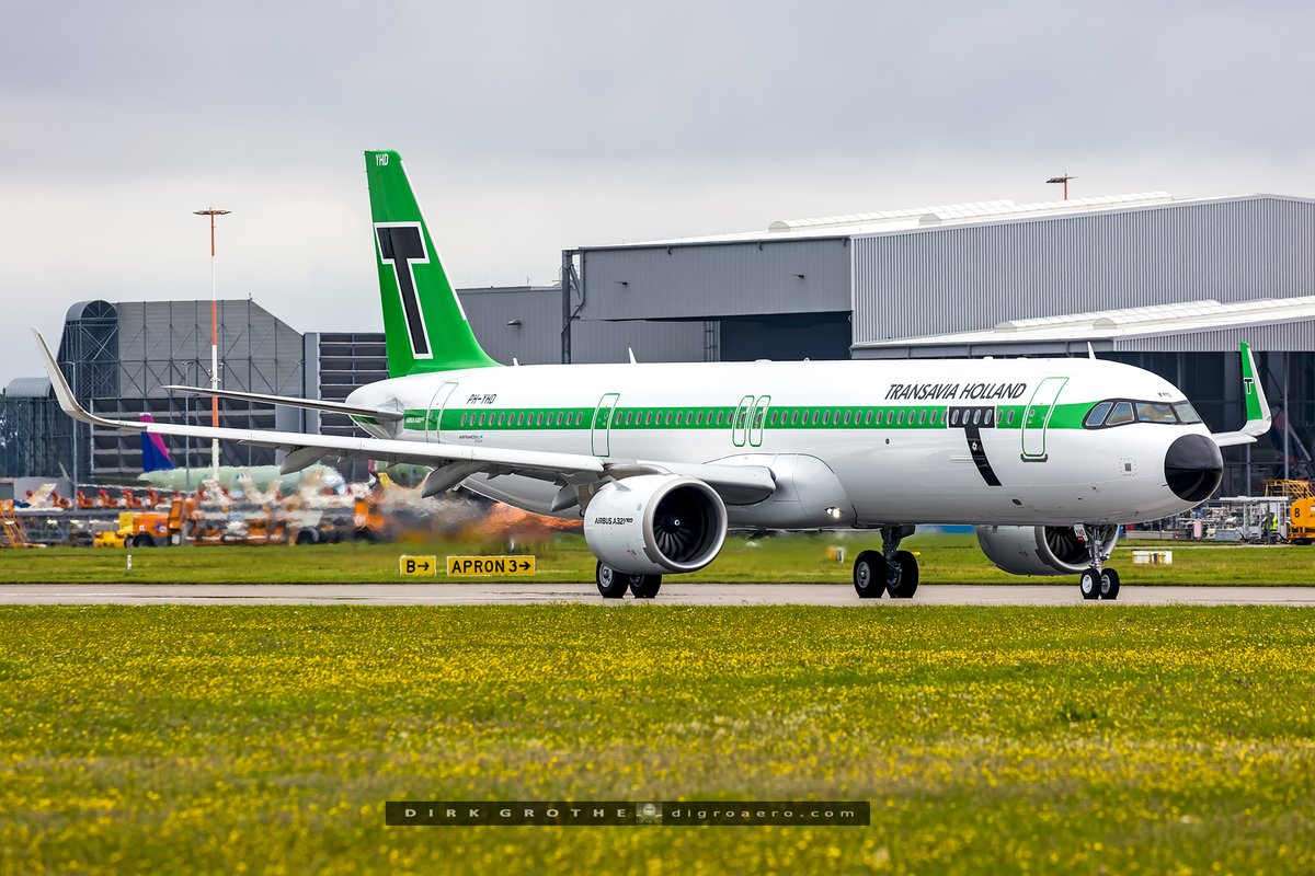 digro65's tweet image. To mark @transavia 's 60th anniversary, the retro A321neo PH-YHD was delivered today from @Airbus Hamburg to Amsterdam.
The retro Airbus pays tribute to Transavia’s early years. In June 1966, founder John Block asked designer Thijs Postma to create a distinctive livery for the…