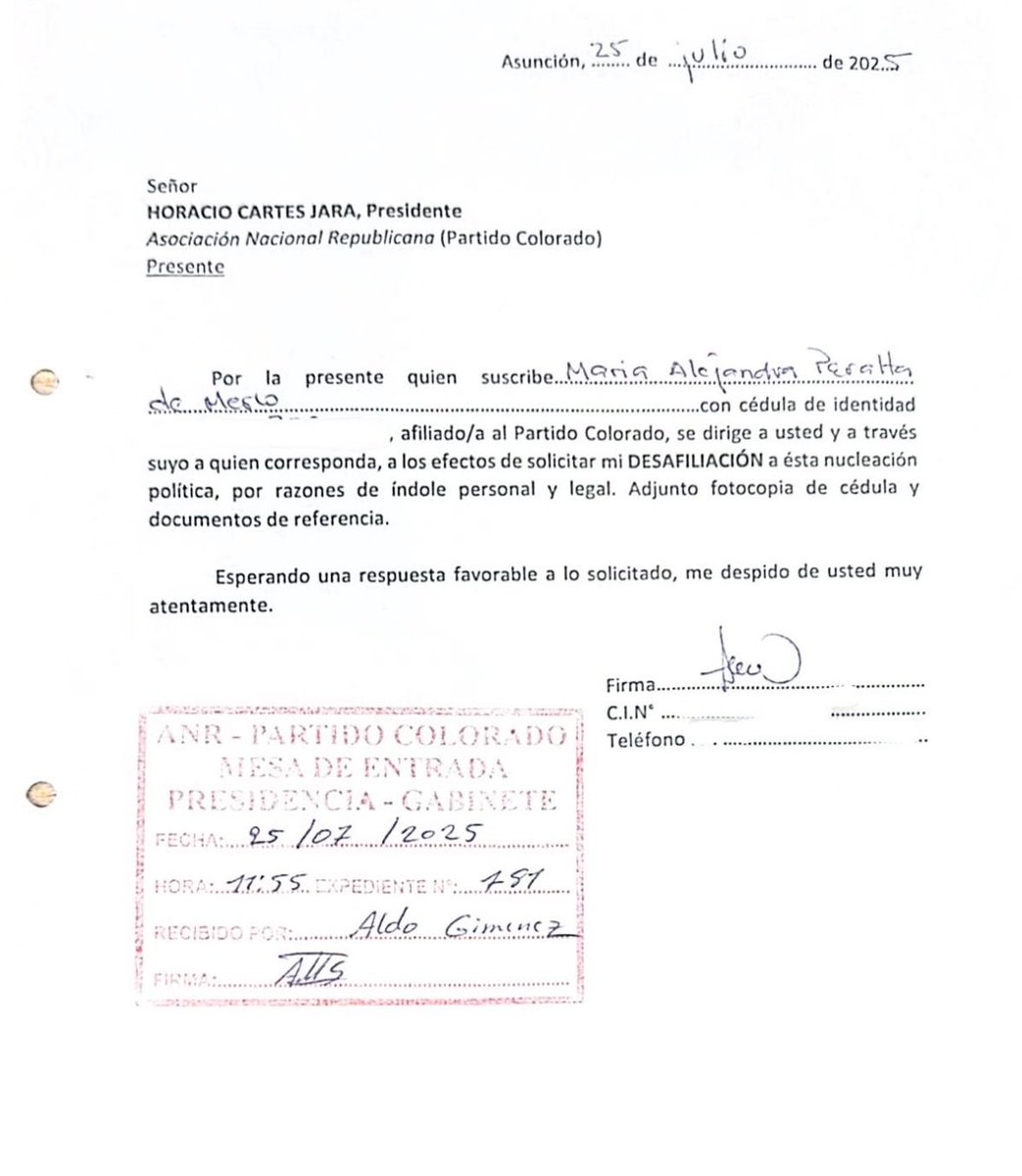 Queridos amigos, el día de hoy presenté mi desafiliación al Partido Colorado, agradezco la confianza de quienes me propusieron formar parte, sin embargo, mis proyecciones laborales y académicas me impiden activar en terreno político. 
No descarto más adelante formar parte de un