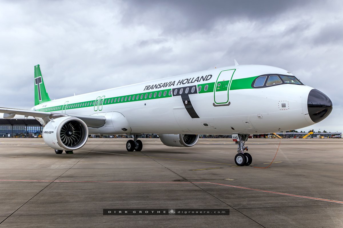 digro65's tweet image. To mark @transavia 's 60th anniversary, the retro A321neo PH-YHD was delivered today from @Airbus Hamburg to Amsterdam.
The retro Airbus pays tribute to Transavia’s early years. In June 1966, founder John Block asked designer Thijs Postma to create a distinctive livery for the…
