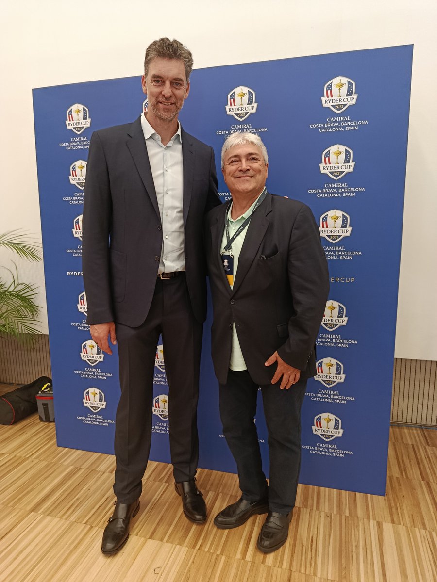 A la presentació de la <a href="/rydercup/">Ryder Cup</a> 2031 a <a href="/Camiral_/">CAMIRAL</a> i on et trobes a una ex estrella del bàsquet i que ara ens uneix la passió pel golf. <a href="/paugasol/">Pau Gasol</a>  serà un magnífic embaixador de la competició arreu del món!
#RyderCup #camiral #RyderCup2031 #Girona #golfcatala #fcatgolf #golfing