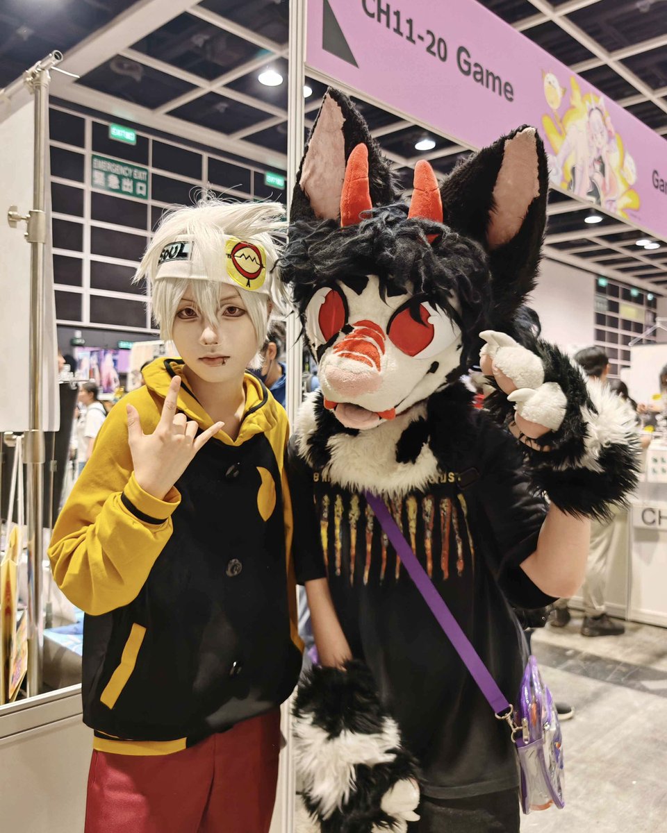 bakerbitesback's tweet image. two shows that i have not watched since i was a teen but i dont know any hoyoverse characters so i just Had to say hi🍻