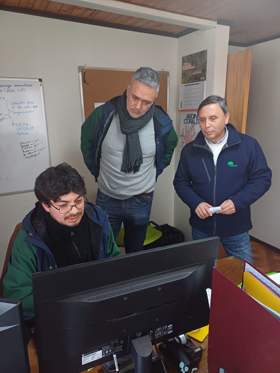 conaf_ohiggins's tweet image. Director ejecutivo, Rodrigo Illesca, destacó la importancia de estar en terreno y en sintonia con las inquietudes de los y las trabajadoras de #CONAF, durante su visita a Cardenal Caro. "Hemos sostenido un diálogo fraterno y constructivo" junto al director regional Oscar Galdames