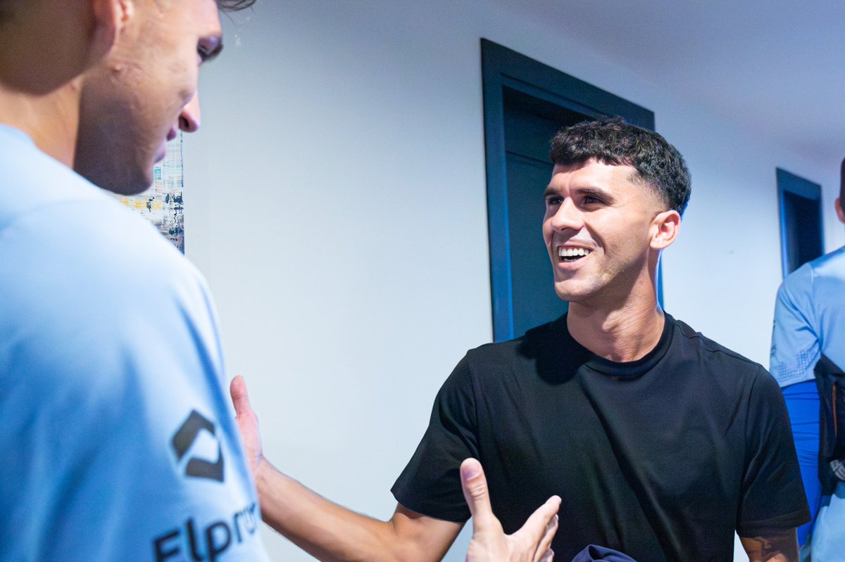 Alaves's tweet image. Cuando te reencuentras con los tuyos 💙

#NuestraGente #Stage25
#GoazenGlorioso