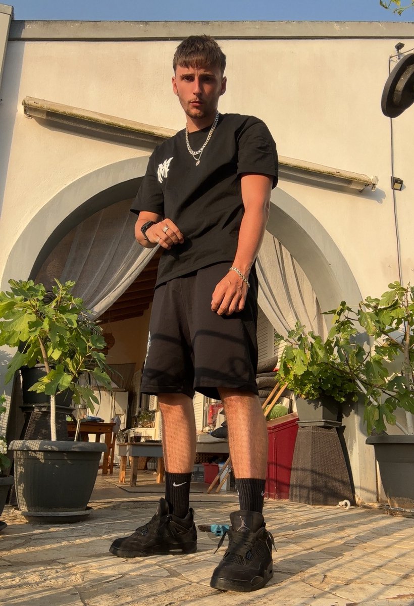 Dressed like a problem😈

Amiri on top, triple black J4s below 

Off to devour a 3-course Italian…

since I’m already the main, you can pick up the tab 😉
throne.com/nathjs 💰