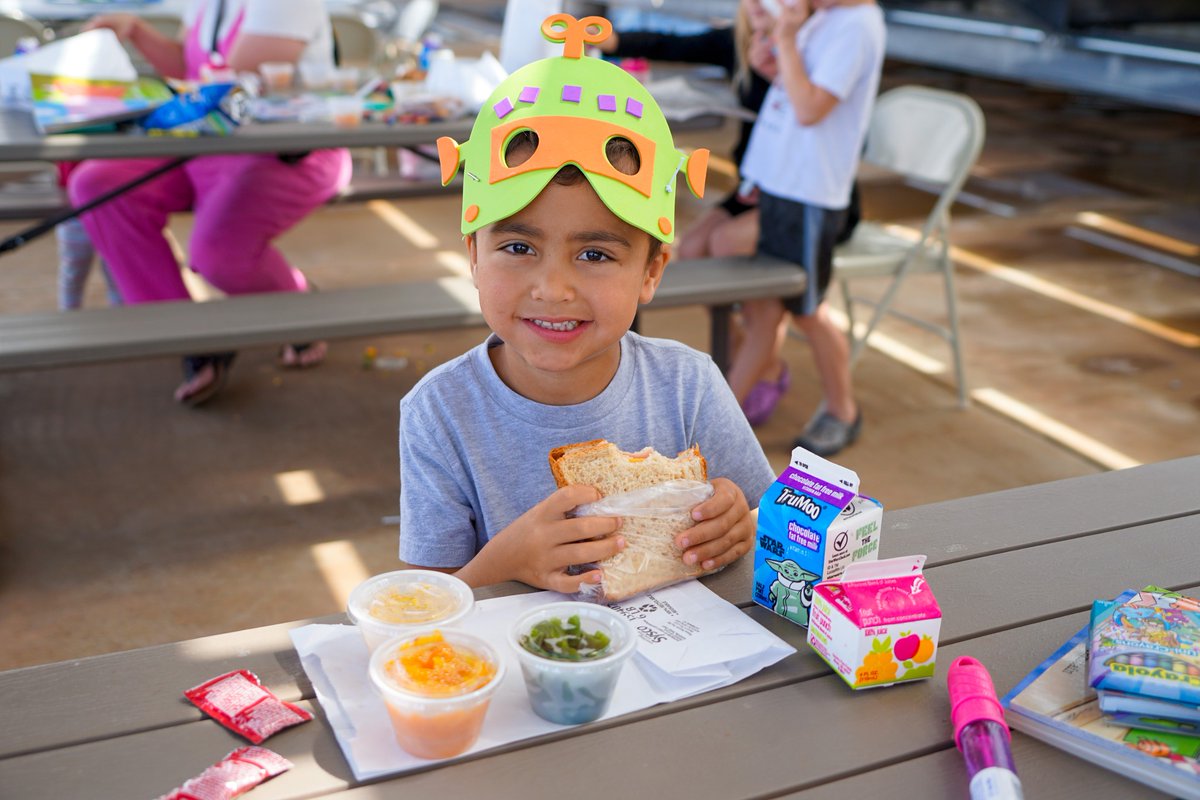 FrenshipDining's tweet photo. THANK YOU Frenship Fam for another FUN year of Tiger Bites! 
Our hard working team served up over 10k meals this summer! 

Extra Thank You to the special team that made Tiger Bites happen, Dominick &amp; Michael! You served up a great summer 🥪☀️👏 https://t.co/el5m4Y4Nvq