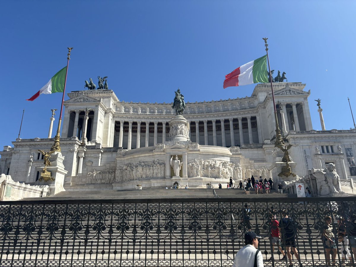 MikeHoopsPage's tweet image. Dame Sarr, your homeland is beautiful.