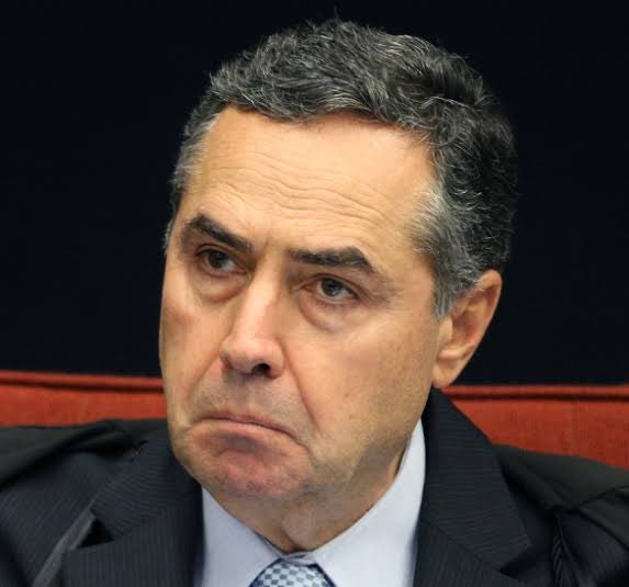 paulacamara_'s tweet image. O impacto da sanção dos EUA na agenda de Barroso.

O ministro tinha convites já aceitos para falar nas universidades de Yale, Stanford e em Nova Iorque. Barroso mantém ainda uma ligação permanente com a Universidade de Harvard. É o mais afetado pela sanção ao STF.

¯\_(ツ)_/¯︎
