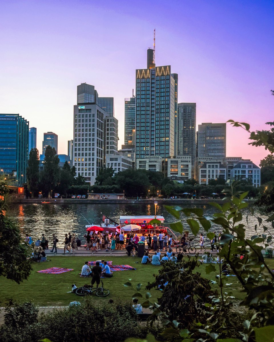 Stadt_FFM's tweet image. Frankfurter Wochenendstimmung in einem Bild… 🌇 ♥️