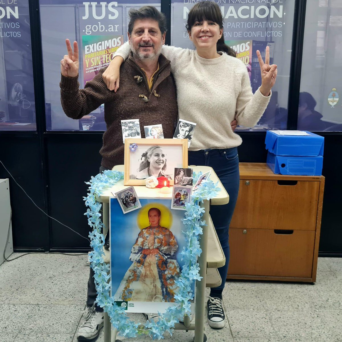 ATECapitalOk's tweet photo. En vísperas del 73 Aniversario del Fallecimiento de Evita, más de 40 altares se emplazan en distintos organismos.

Santa Evita nos guía ¡Vamos a seguir luchando por una Patria libre, justa y soberana! https://t.co/nGMz7XFDUP