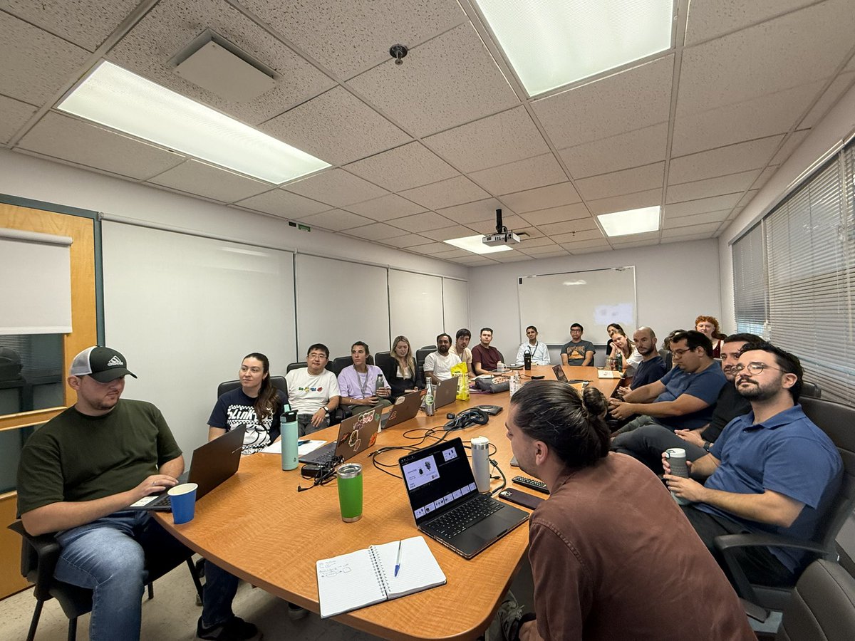 Edel_PLopez's tweet image. Do we need a bigger room? 😅