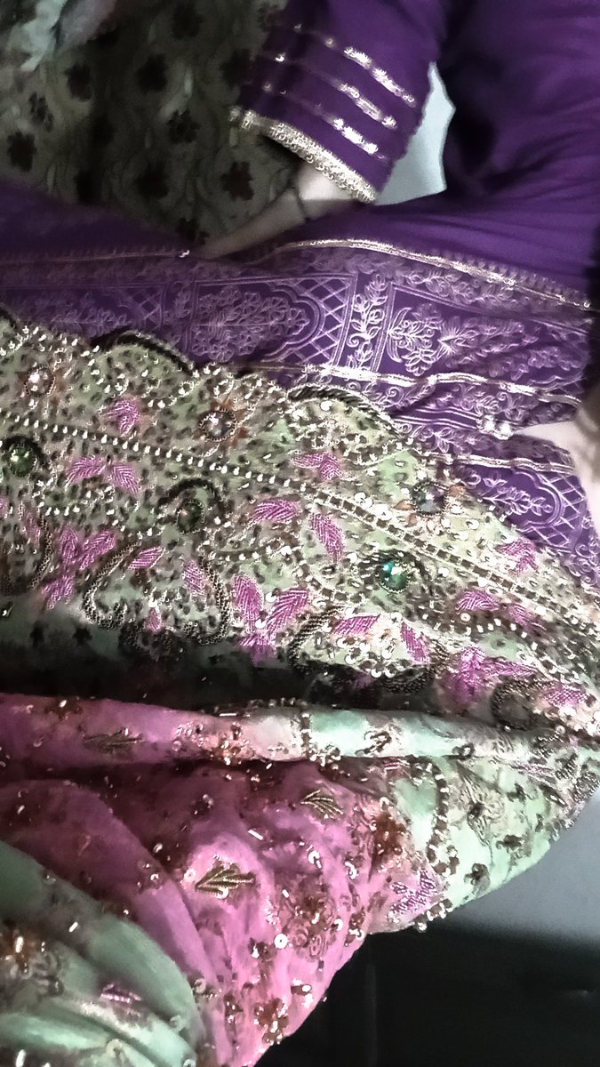 paanda113's tweet image. Post a photo with your khala or ami ky walima ka duppata
