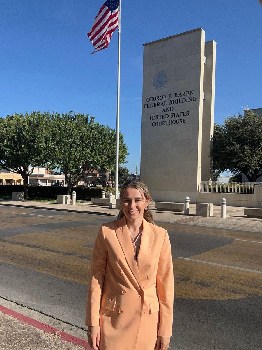 Consulmex Laredo (@consulmexlaredo) on Twitter photo Durante nuestra visita a la Corte Federal del Sur de TX, brindamos atención consular a 17 personas mexicanas (15 hombres y 2 mujeres). Les explicamos sus derechos en audiencia y los pasos que seguirá su caso ante la autoridad judicial. <a href="/SRE_mx/">Relaciones Exteriores</a> #ConsuladosContigoMX #NoEstánSolos Durante nuestra visita a la Corte Federal del Sur de TX, brindamos atención consular a 17 personas mexicanas (15 hombres y 2 mujeres). Les explicamos sus derechos en audiencia y los pasos que seguirá su caso ante la autoridad judicial. <a href="/SRE_mx/">Relaciones Exteriores</a> #ConsuladosContigoMX #NoEstánSolos