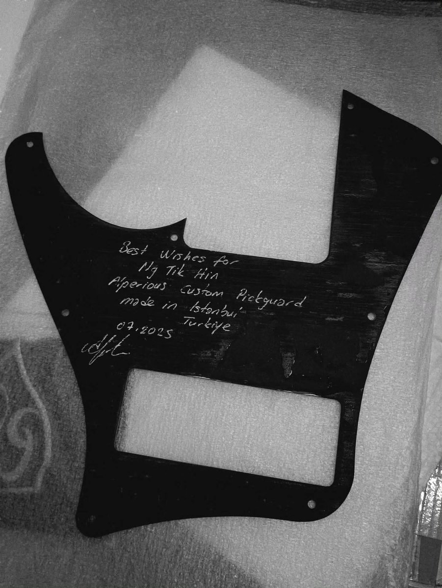 GJskull's tweet image. 新pickguard製作完成，注入全新力量，燃燒吧，搖滾起來！

The new pickguard is complete, infused with fresh energy—let’s rock on!
@psychoskullhk
@alperiouspickguard
#esp #bass #pickguard