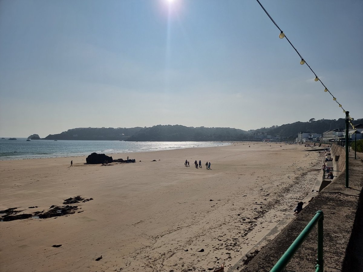Work !. You say?
On a Friday!. You say..
Ok then. I will. Working late shifts through til Sunday night. And with views like these, who wouldn't want to. Have a lovely and safe weekend all.  👋👮‍♂️🫡☀️🇯🇪