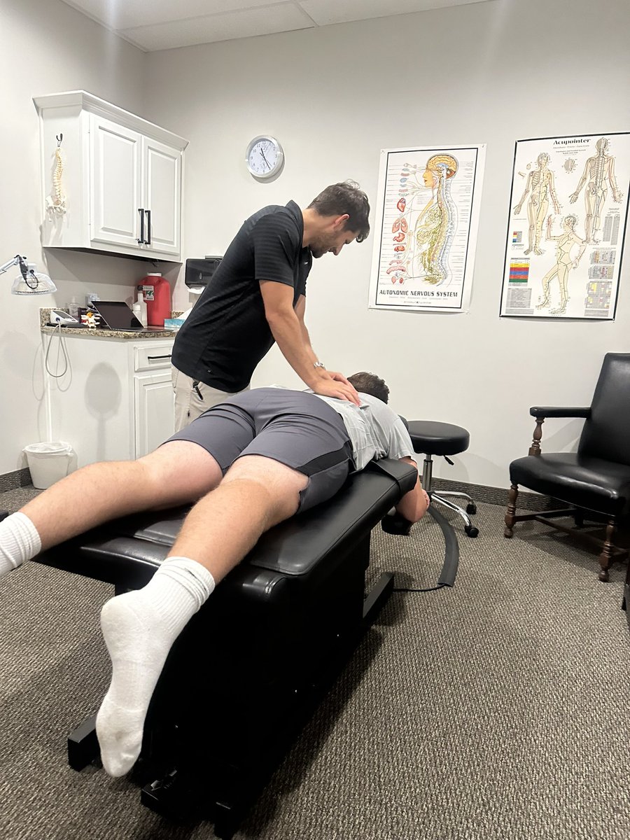 2030WillDavis's tweet photo. Strong training starts with solid recovery. Grateful for Dr. Barlow helping me stay ready. 💯🧠💪 #RecoveryMatters #Grindandrecover #ClassOf2030 #OLine #TrenchMob #TXhsfb #agtg https://t.co/W65dm0HZCt